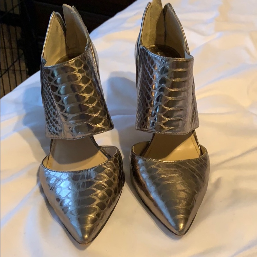 NWOT Faux Snakeskin Metallic Heels